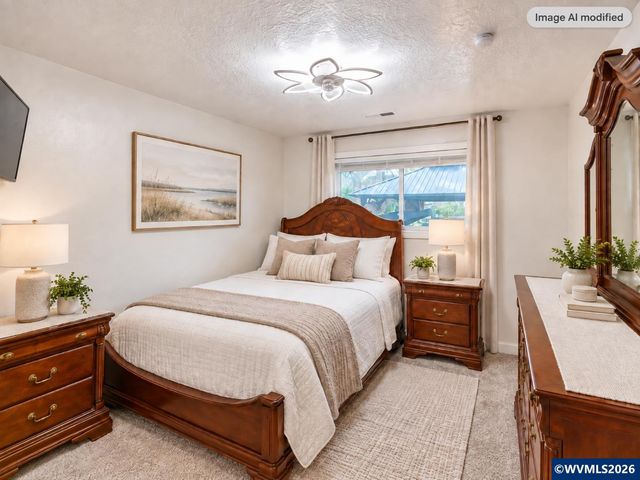 1424 Rainier Rd, Woodburn, OR 97071