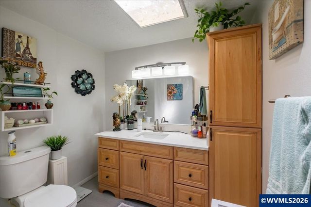 1424 Rainier Rd, Woodburn, OR 97071