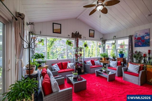 1424 Rainier Rd, Woodburn, OR 97071