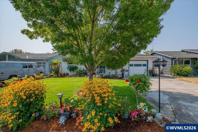 1424 Rainier Rd, Woodburn, OR 97071