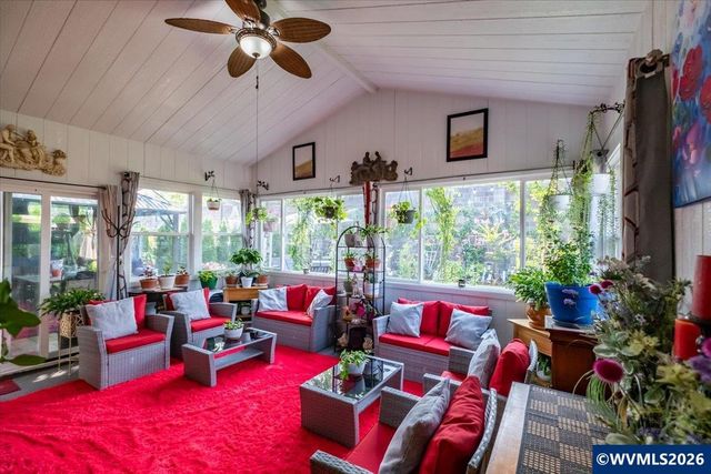 1424 Rainier Rd, Woodburn, OR 97071