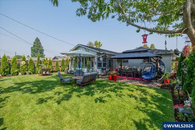 1424 Rainier Rd, Woodburn, OR 97071