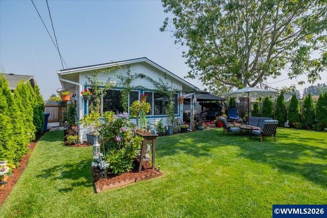 1424 Rainier Rd, Woodburn, OR 97071