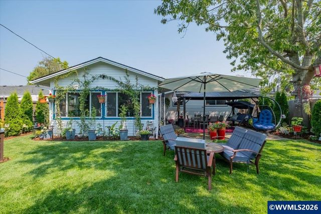1424 Rainier Rd, Woodburn, OR 97071