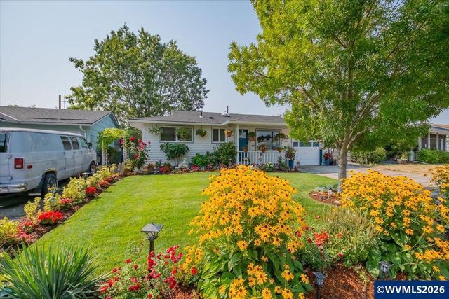 1424 Rainier Rd, Woodburn, OR 97071