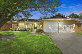 2816 Pickett Drive, League City, TX 77573