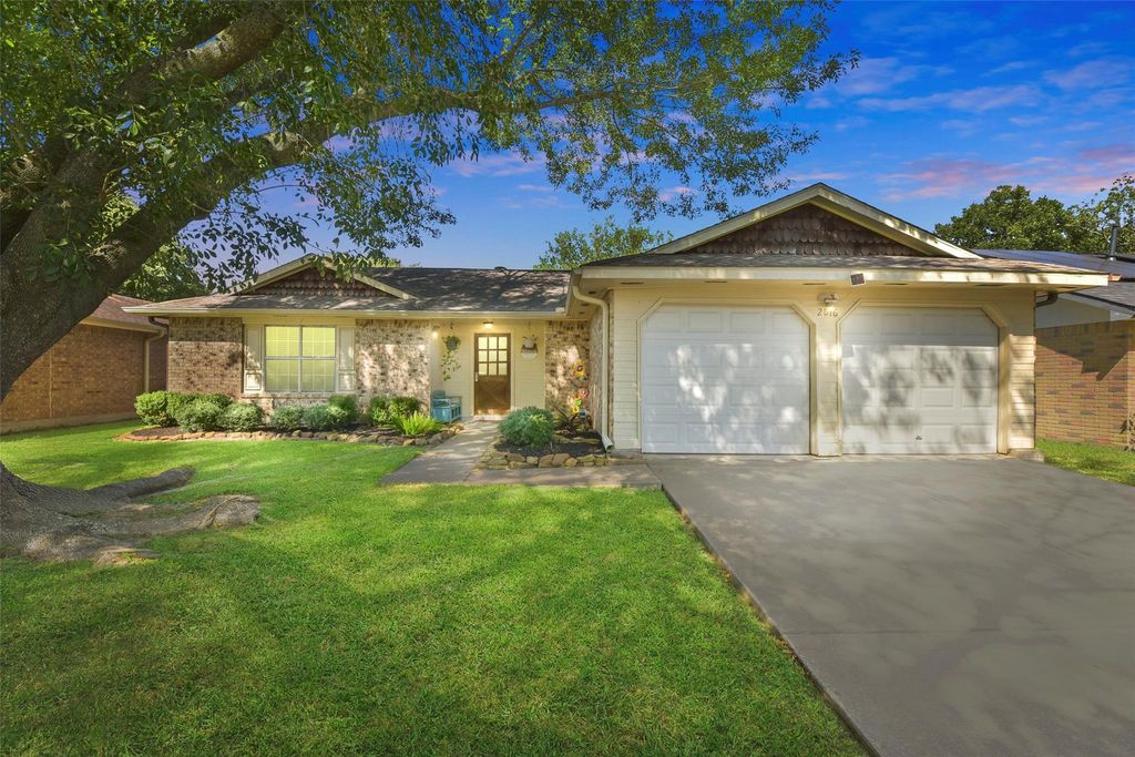 2816 Pickett Drive, League City, TX 77573