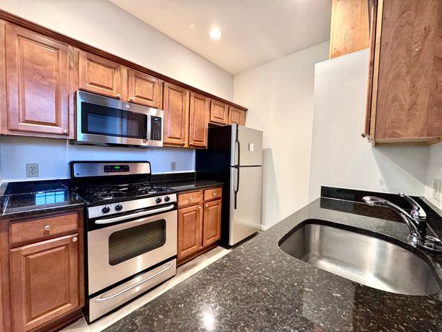 4 Bishop Street 113, Framingham, MA 01702
