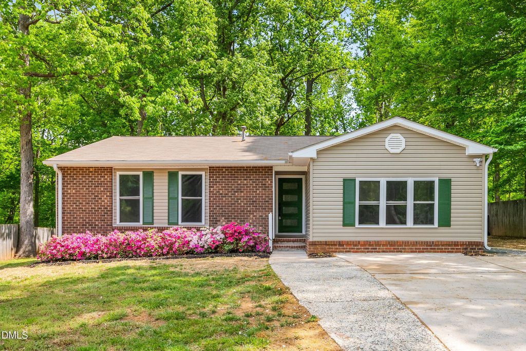 102 Cornwallis Drive, Mebane, NC 27302