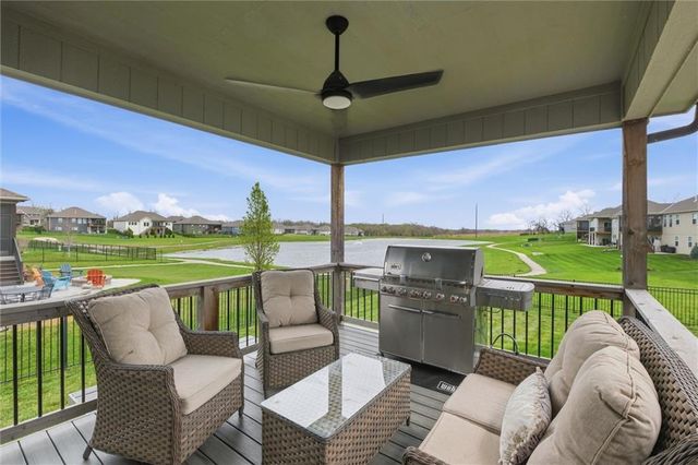 19415 W 201st Terrace, Spring Hill, KS 66083