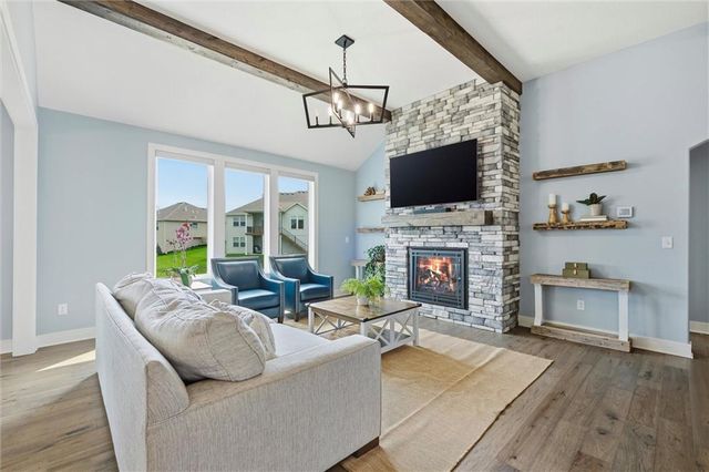 19415 W 201st Terrace, Spring Hill, KS 66083