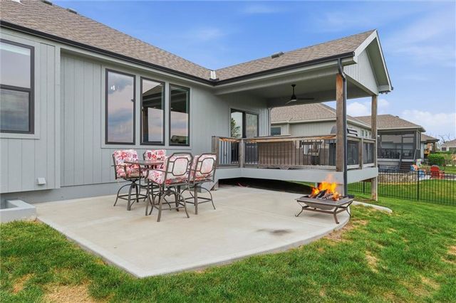 19415 W 201st Terrace, Spring Hill, KS 66083