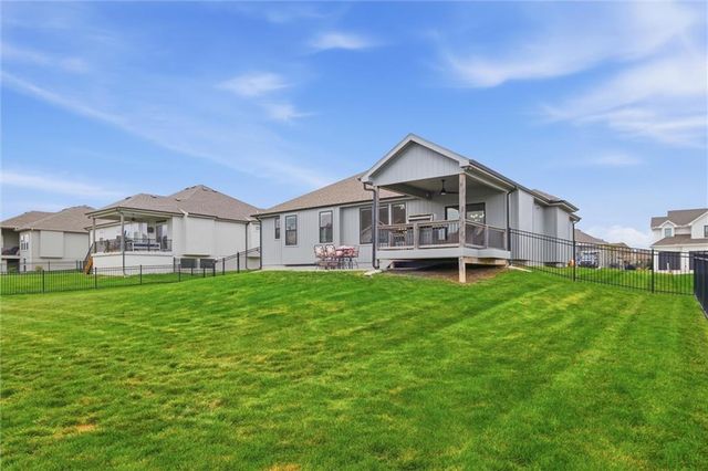 19415 W 201st Terrace, Spring Hill, KS 66083