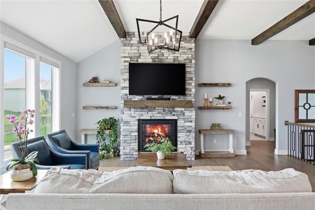 19415 W 201st Terrace, Spring Hill, KS 66083