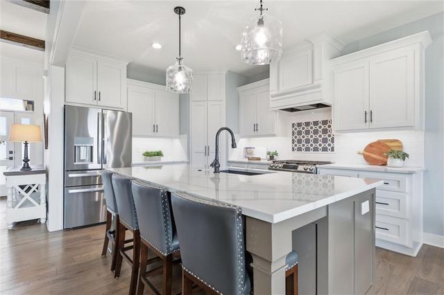 19415 W 201st Terrace, Spring Hill, KS 66083