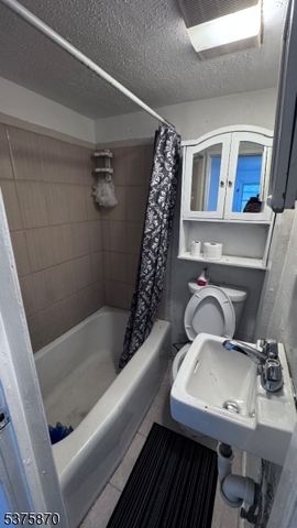 78 Pearl St, Paterson City, NJ 07501