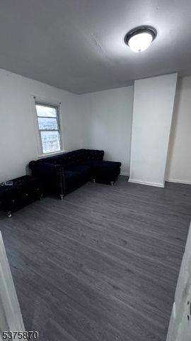 78 Pearl St, Paterson City, NJ 07501