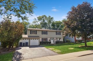 1131 Laurel Avenue, Deerfield, IL 60015