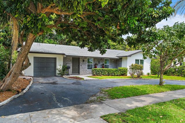 425 Greenbriar Drive, Lake Park, FL 33403