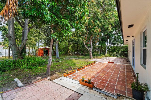 425 Greenbriar Drive, Lake Park, FL 33403