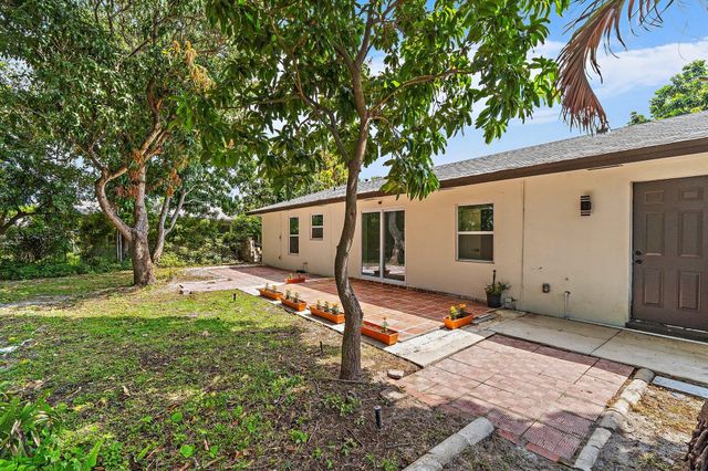 425 Greenbriar Drive, Lake Park, FL 33403