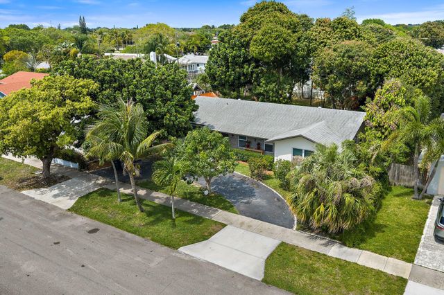 425 Greenbriar Drive, Lake Park, FL 33403