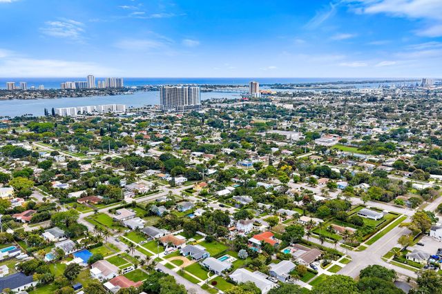 425 Greenbriar Drive, Lake Park, FL 33403