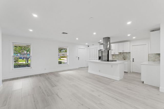 425 Greenbriar Drive, Lake Park, FL 33403