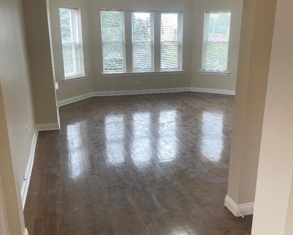 7743 S East End Avenue 3, Chicago, IL 60649