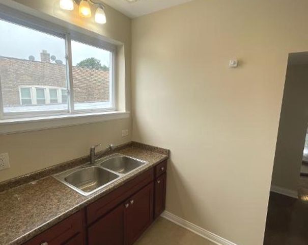 7743 S East End Avenue 3, Chicago, IL 60649