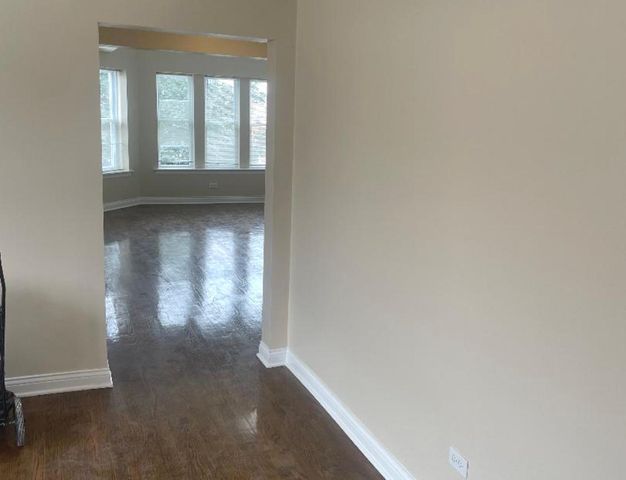 7743 S East End Avenue 3, Chicago, IL 60649