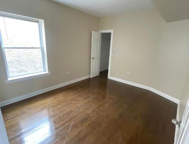 7743 S East End Avenue 3, Chicago, IL 60649