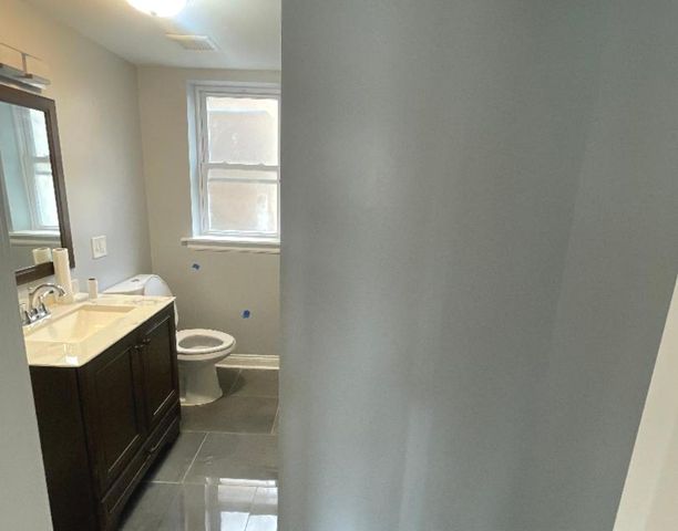 7743 S East End Avenue 3, Chicago, IL 60649