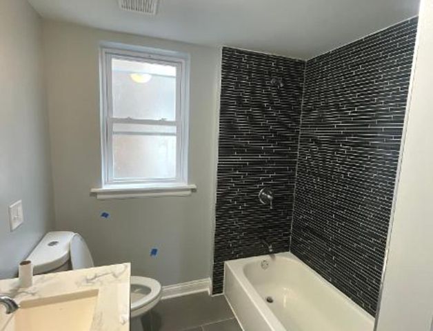 7743 S East End Avenue 3, Chicago, IL 60649