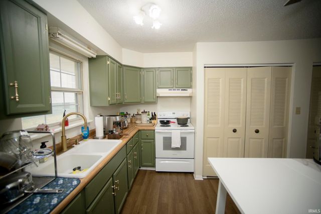 912 N Main Street, Bicknell, IN 47512