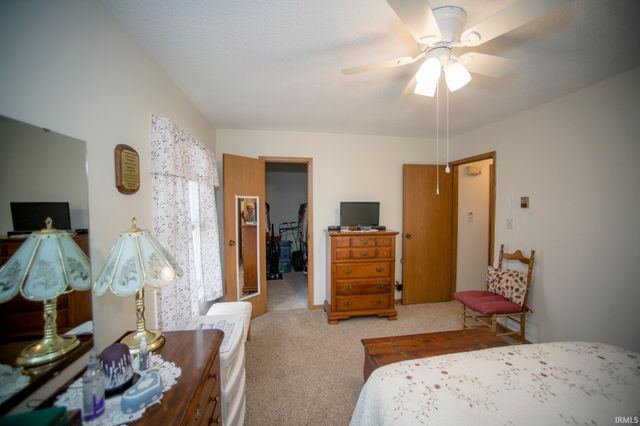 912 N Main Street, Bicknell, IN 47512