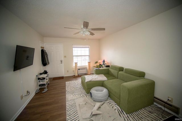 912 N Main Street, Bicknell, IN 47512