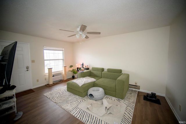 912 N Main Street, Bicknell, IN 47512