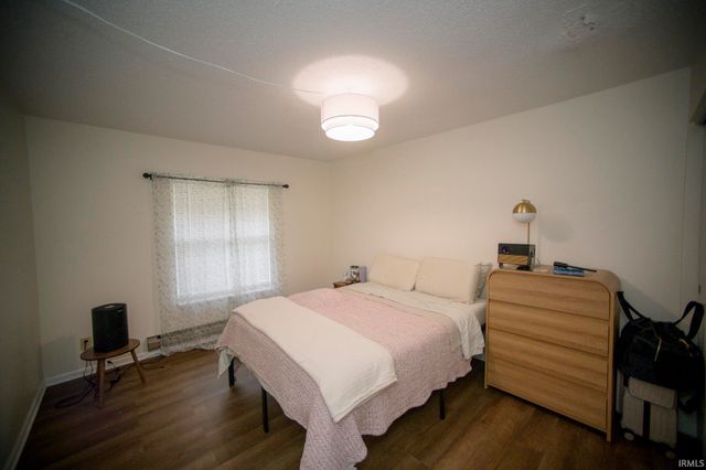 912 N Main Street, Bicknell, IN 47512