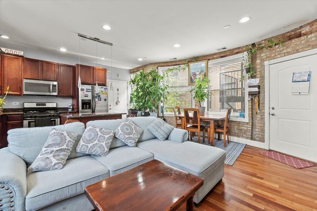 6414 N Hoyne Avenue 3W, Chicago, IL 60645