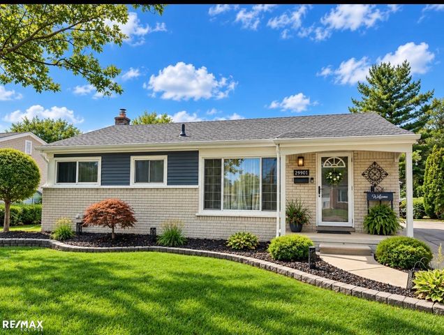 29901 Rosebriar Street, St Clair Shores, MI 48082