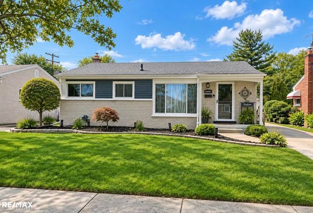 29901 Rosebriar Street, St Clair Shores, MI 48082