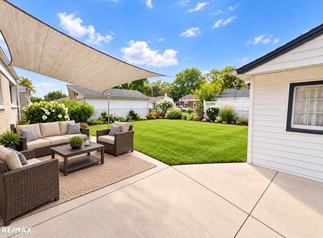 29901 Rosebriar Street, St Clair Shores, MI 48082