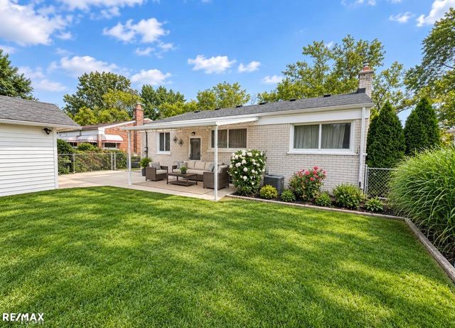 29901 Rosebriar Street, St Clair Shores, MI 48082