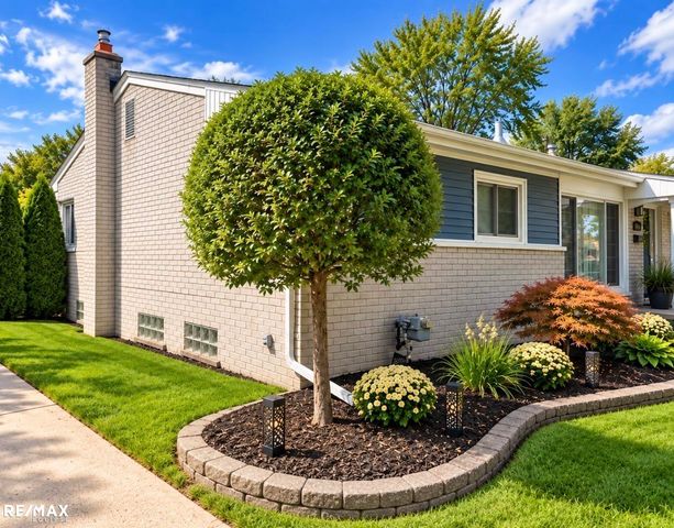 29901 Rosebriar Street, St Clair Shores, MI 48082