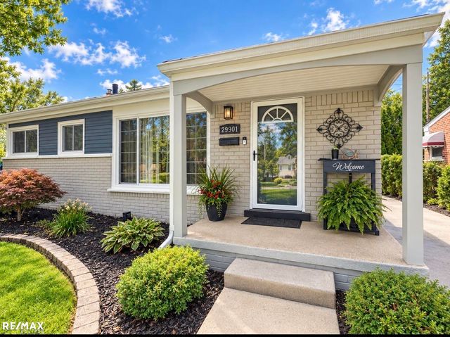 29901 Rosebriar Street, St Clair Shores, MI 48082