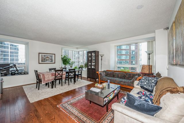 512 N McClurg Court 504, Chicago, IL 60611