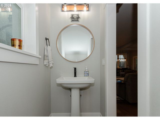 1551 ALSEA Dr, Eugene, OR 97408