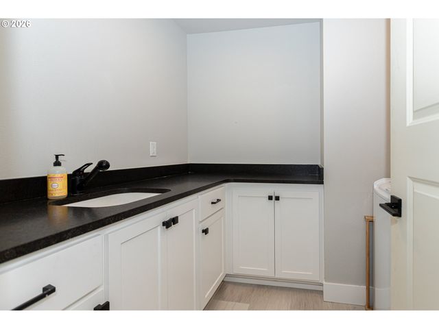 1551 ALSEA Dr, Eugene, OR 97408