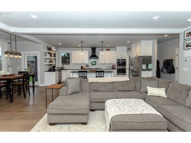 1551 ALSEA Dr, Eugene, OR 97408